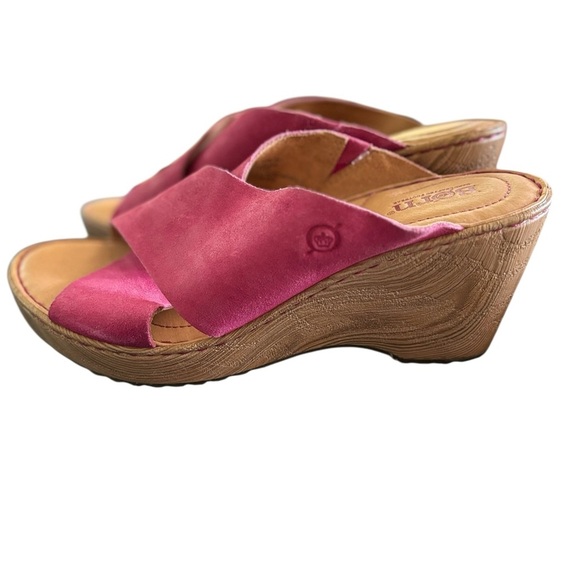 Born Nora Handcrafted Distressed Suede Wedge Sandal Sz 9 3” Wedge Heel Logo - Picture 1 of 5